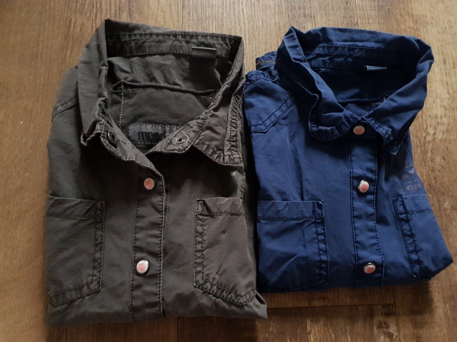 2 blouses maat 116
Een blauwe en een kaki.
Maat 116, Gebruikt, Overhemd of Blouse, Ophalen of Verzenden, Moodstreet