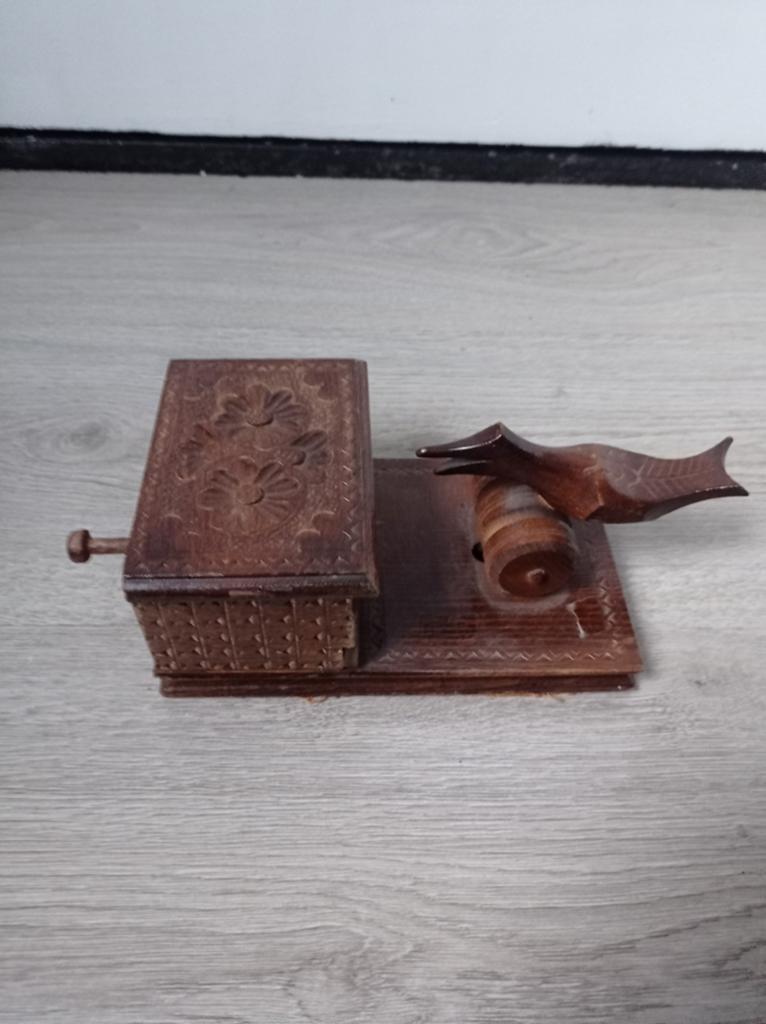 Antieke houten sigarettendispenser, Ophalen of Verzenden, Gebruikt, Tabaksdoos of Verpakking