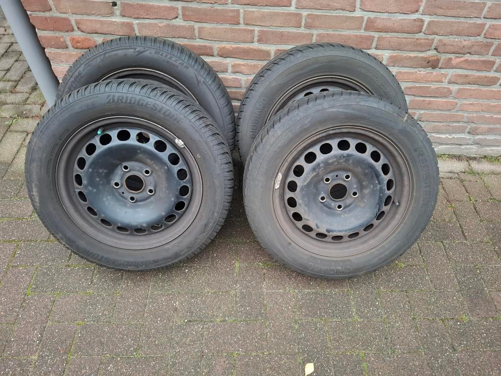 4 winterbanden 215 /55/R16 op velg ., Auto-onderdelen, Ophalen, 215 mm, 16 inch, Winterbanden