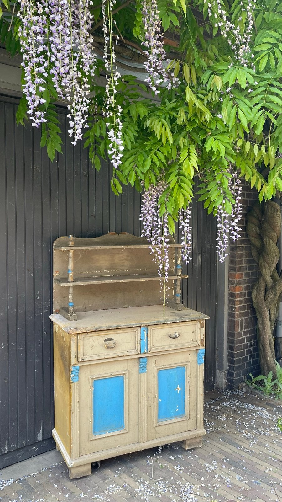 Foto 25 van BARNFIND: brocante kast/keukenkast/buffetkast/servieskast