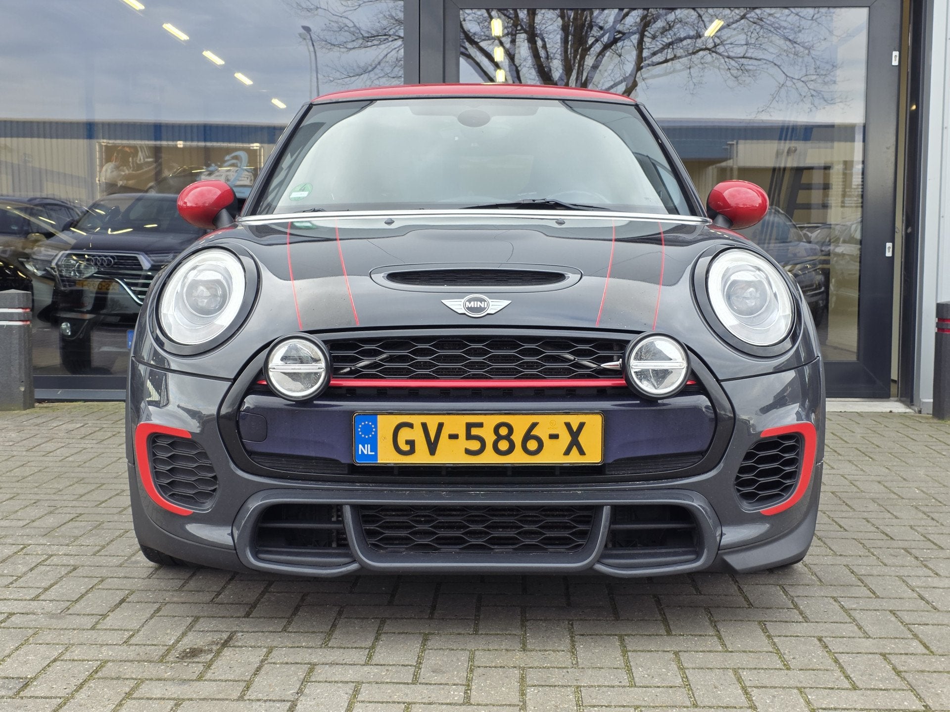 MINI Cooper Mini 2.0 John Works + CAMERA + HARMAN KARDON + A, 1998 cc, 4 cilinders, 4 stoelen, Alcantara