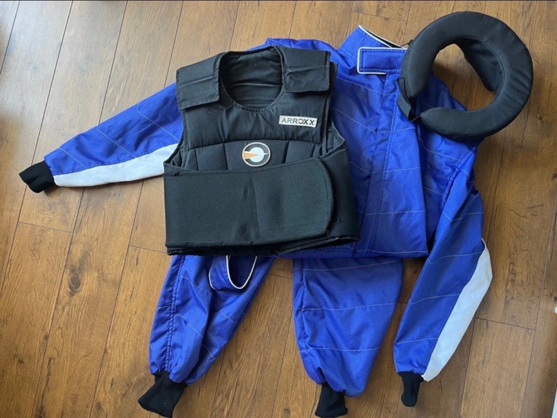 Karting uitrusting: pak, rug- en nekbeschermer, Sport en Fitness, Karting, Ophalen, Gebruikt, Kleding of Schoenen