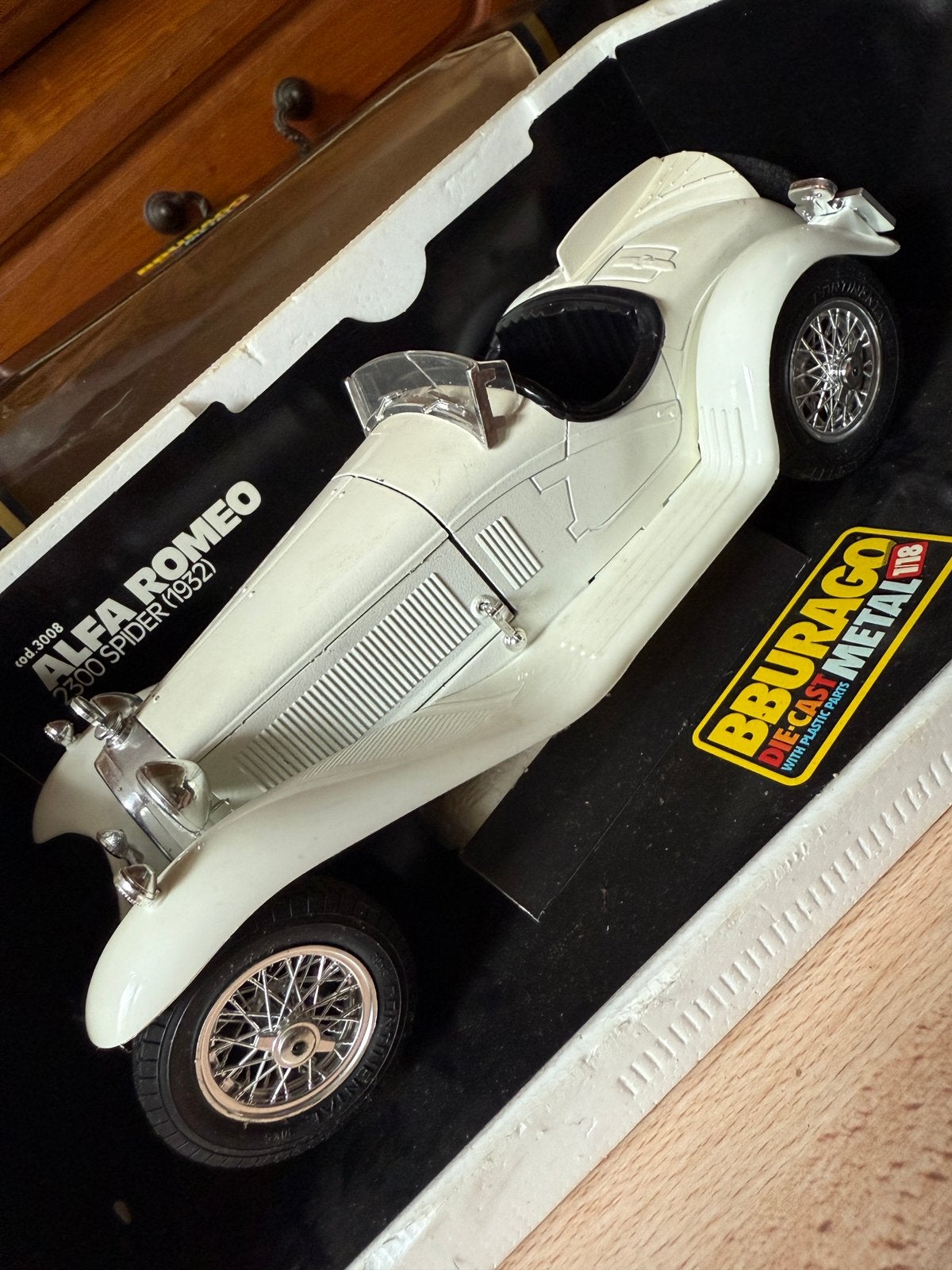 Alfa romeo modelauto 2300, Ophalen of Verzenden, Zo goed als nieuw, Bburago