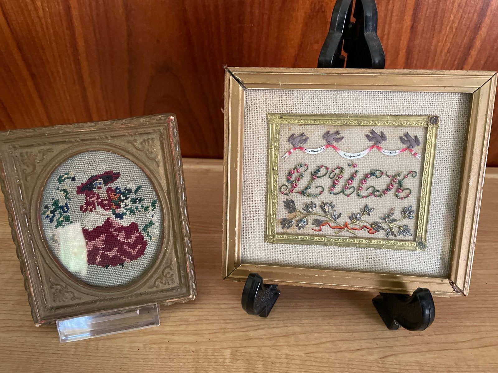 Antieke borduurwerken: 'Glück' en dame met bloemen, Ophalen of Verzenden