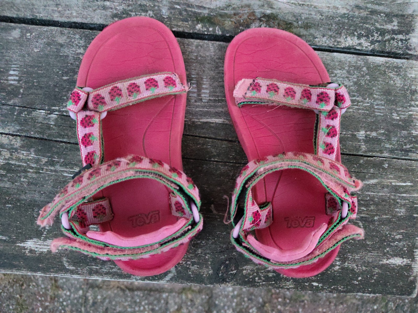 Teva aardbeitjes maat 27, Kinderen en Baby's, Gebruikt, Jongen of Meisje, Overige typen, Teva