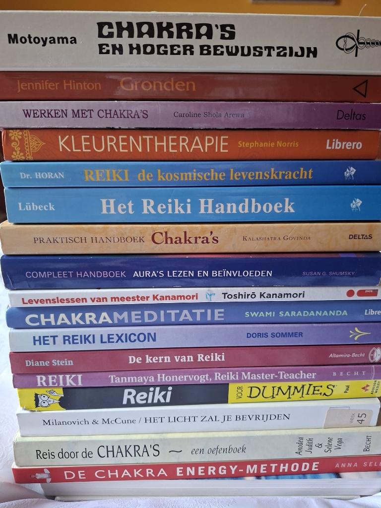 19x affirmatie Reiki Chakra Mudra Prana Gronden kleuren, Ophalen of Verzenden, Zo goed als nieuw, Spiritualiteit algemeen, Instructieboek