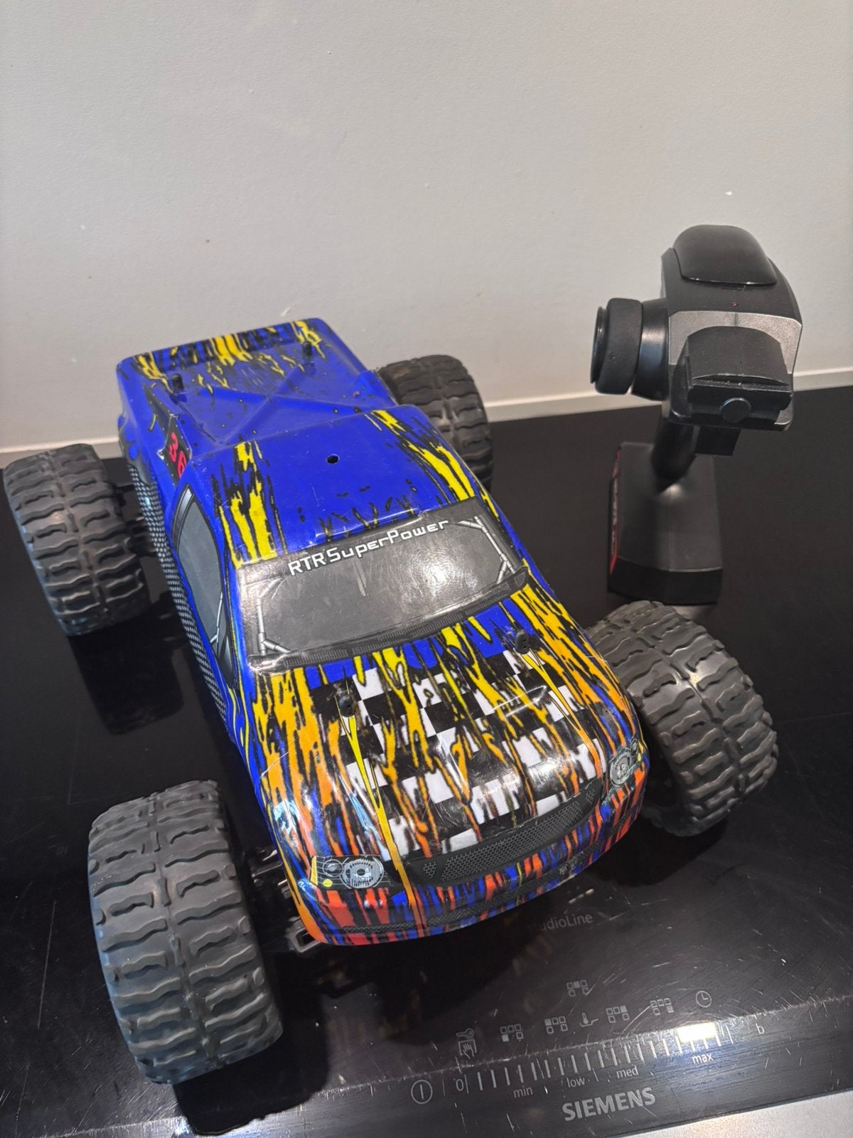 RC Monstertruck 4WD 1:10 met afstandbediening, Elektro, Gebruikt, Auto offroad, Ophalen of Verzenden