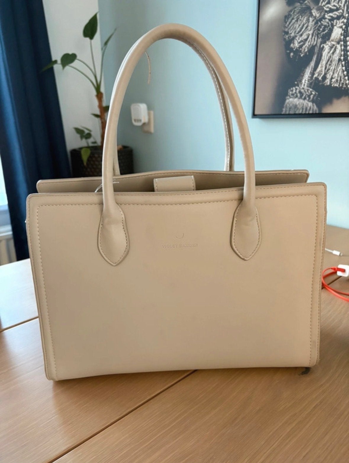 Violet Hamden crèmekleurige schoudertas met laptopvak, Sieraden, Tassen en Uiterlijk, Ophalen, Gebruikt, Beige, Schoudertasje