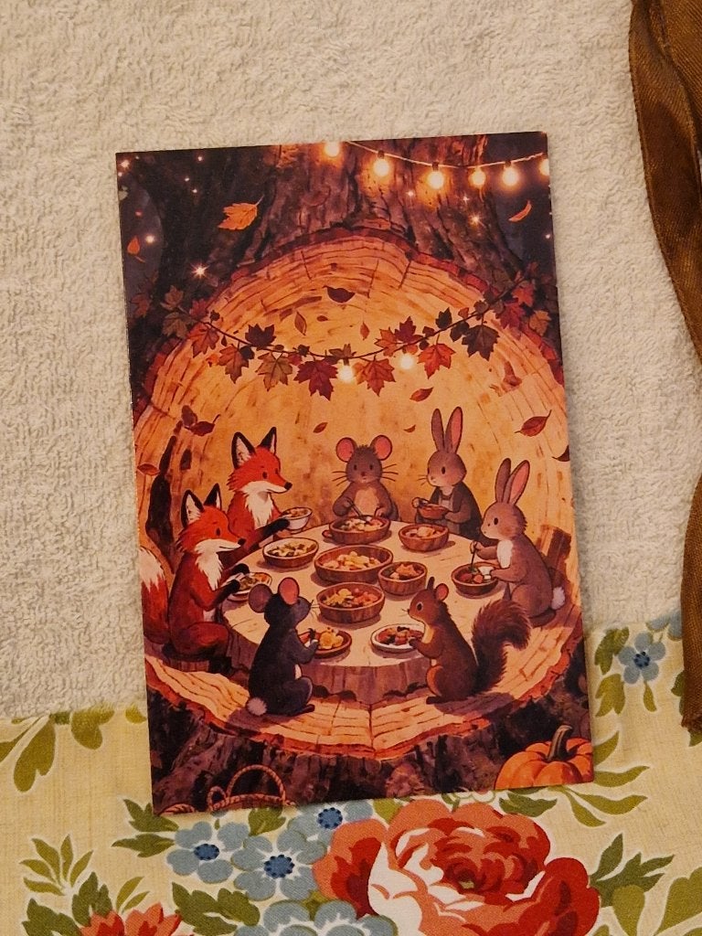 Ansichtkaart. "Oranje- dieren aan tafel/hol boom/lichtjes"., Ophalen of Verzenden, Nieuw, Papier/karton