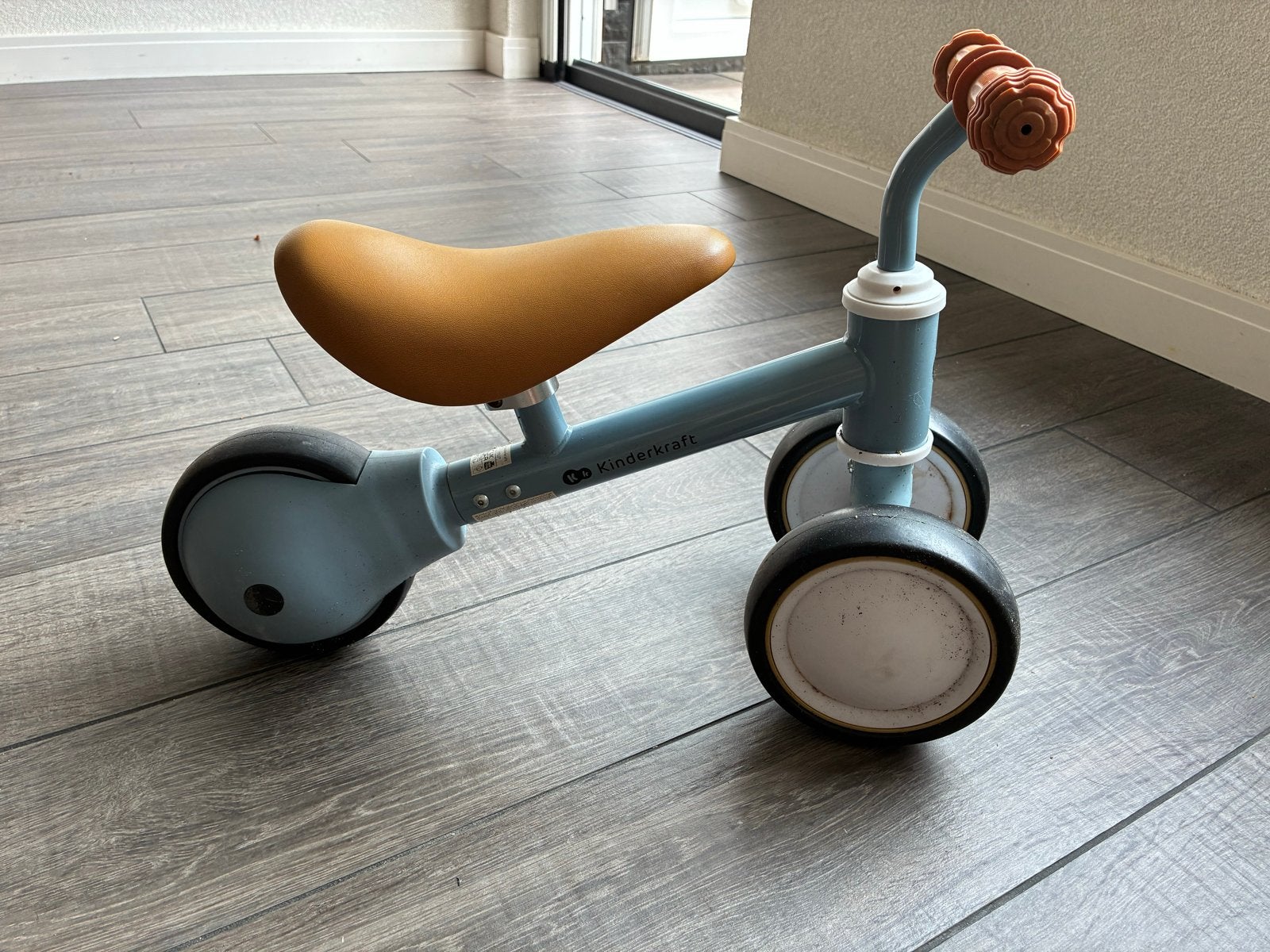Kinderkraft Loopfiets - Blauw met bruin zadel, Kinderen en Baby's, Ophalen, Gebruikt, Loopfiets