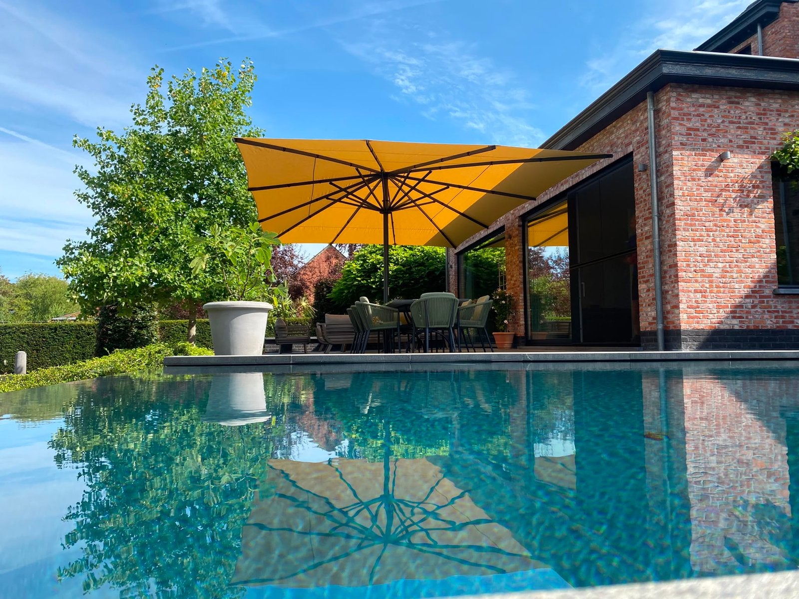 VeDamco  - Grote parasol voor horeca/tuin, Kantelbaar, Nieuw, Ophalen of Verzenden, Zweefparasol