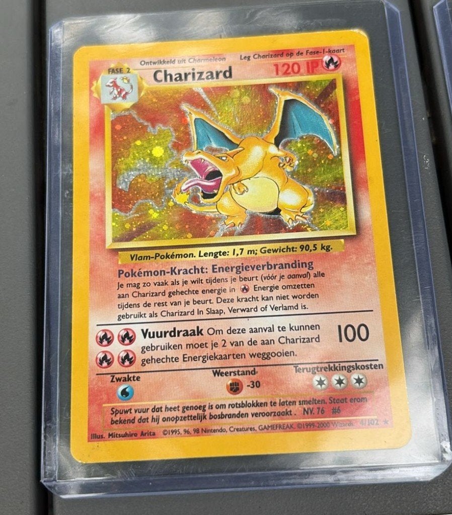 Pokémon Charizard 4/102 1999-2000, Ophalen of Verzenden, Zo goed als nieuw, Losse kaart