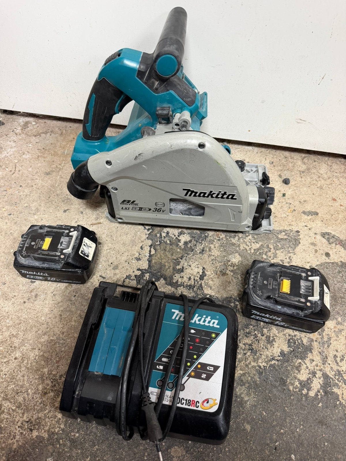 Makita DSP600 invalzaag met accu’s en oplader, Ophalen, Gebruikt, Invalzaag, 30 tot 70 mm