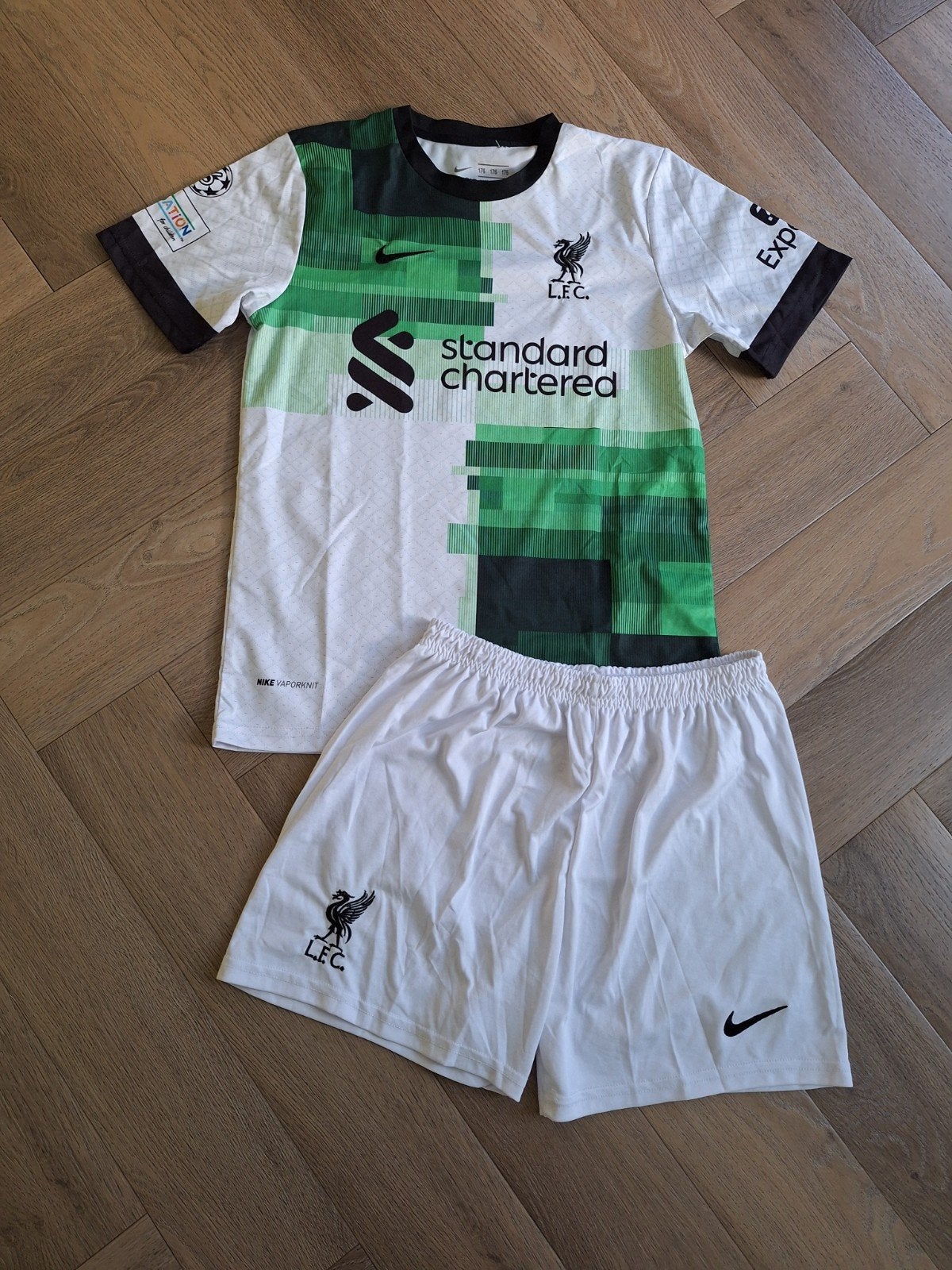 Liverpool voetbal tenue, Maat XS of kleiner, Ophalen, Zo goed als nieuw, Set