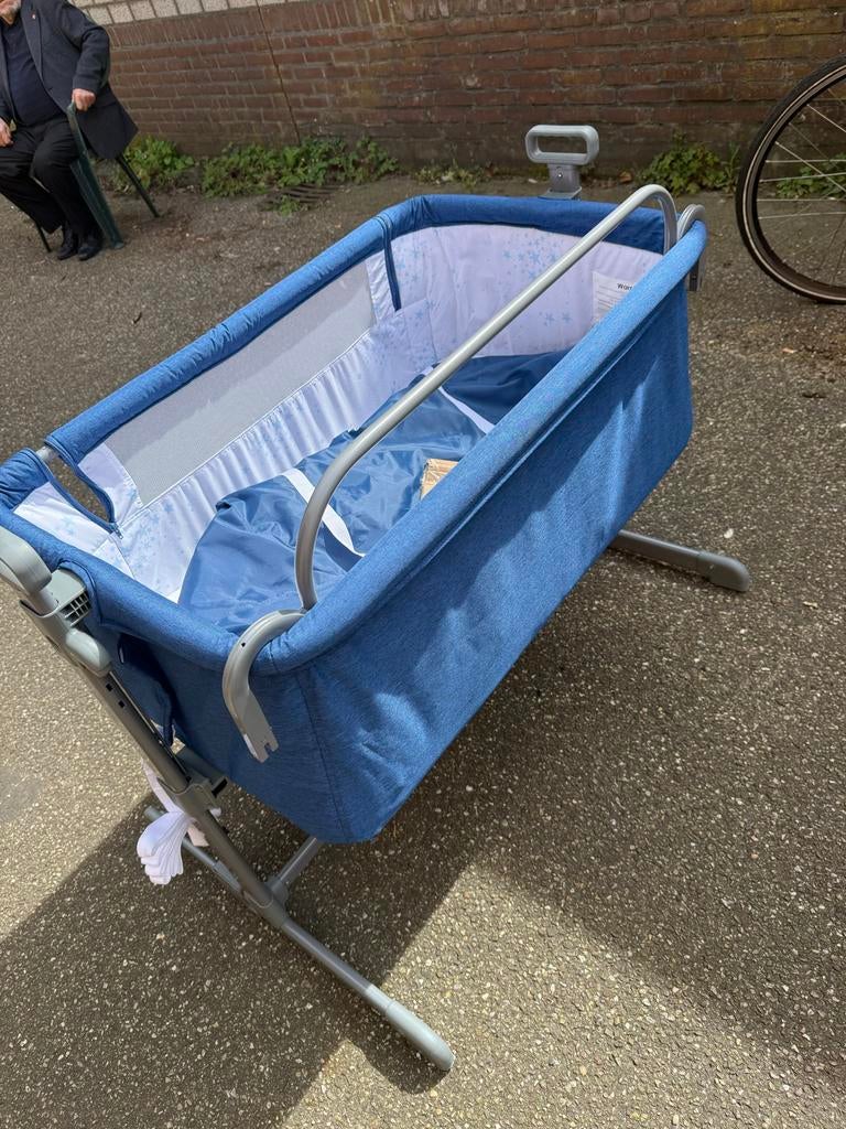 Blauw Kesser wiegje/co-sleeper - verstelbaar en inklapbaar, Ophalen, Nieuw, Wieg