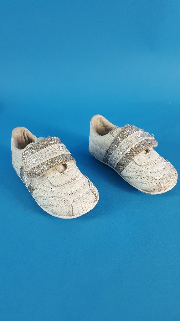 Bikkembergs witte sport babyschoentjes, mt 18 (11,5 cm). 7C3, Tweedehands verkoop, Tweedehands verkoop, Jongetje of Meisje, Ophalen of Verzenden
