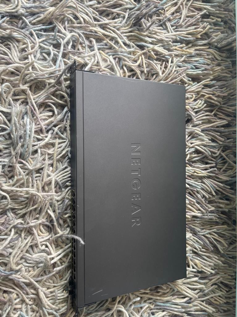 Netgear ProSAFE 24-poorts Gigabit Smart Switch met PoE, Ophalen, Gebruikt