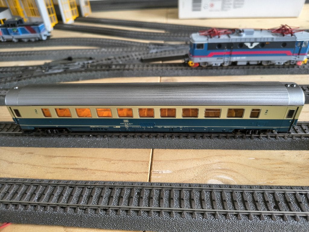 Märklin DB IC rijtuig 4225 met verlichting en boekjes, Hobby en Vrije tijd, Modeltreinen | H0, Wisselstroom, Gebruikt, Wagon, Ophalen of Verzenden
