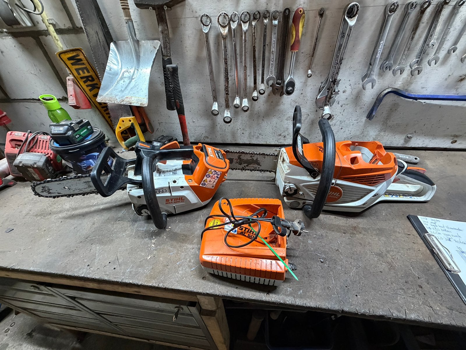 2x STIHL accu kettingzaag, 1x accu+snellader, Ophalen, Zo goed als nieuw, Onkruidsteker