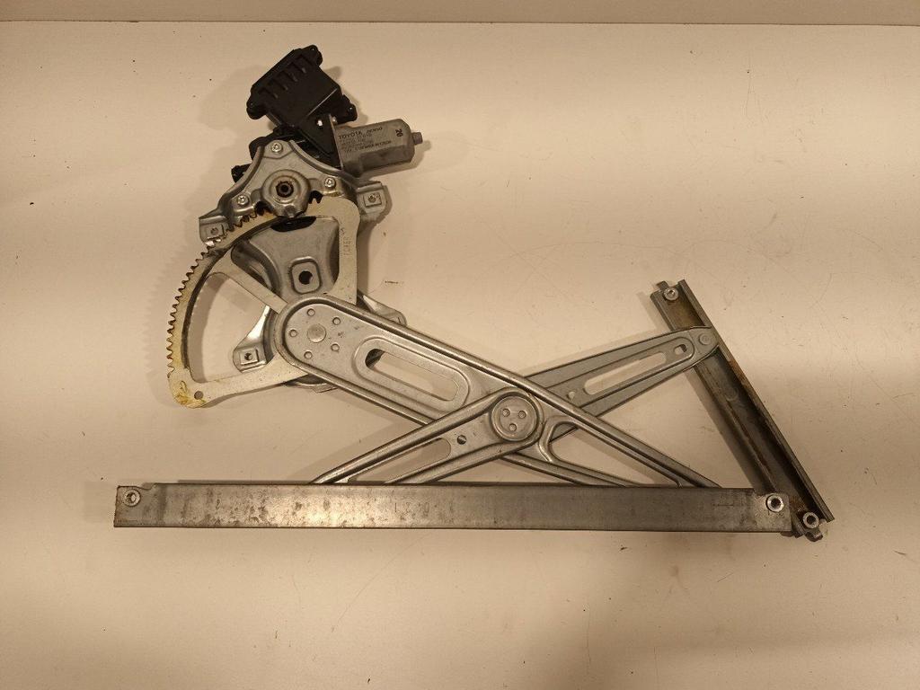 Raammechaniek elektrisch links voor Toyota Yaris, Onderdelen@venauto.nl, Van der Ven Autorecycling B.V., Gebruikt, Ettenseweg 76, 4706 PB Roosendaal, The Netherlands