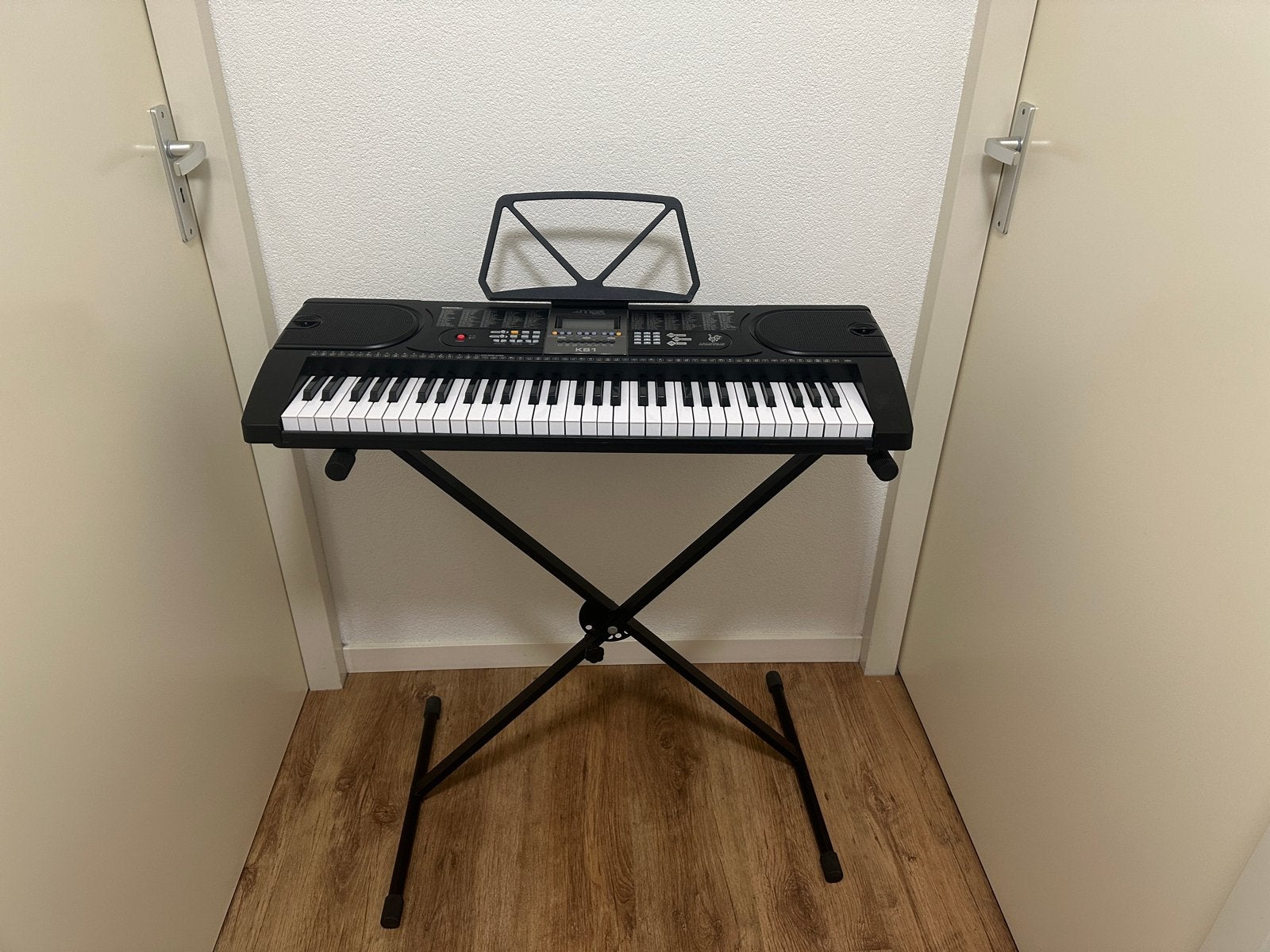 Max Music Keyboard KB1 met standaard en microfoon, Muziek en Instrumenten, Keyboards, 61 toetsen, Zo goed als nieuw, Met standaard