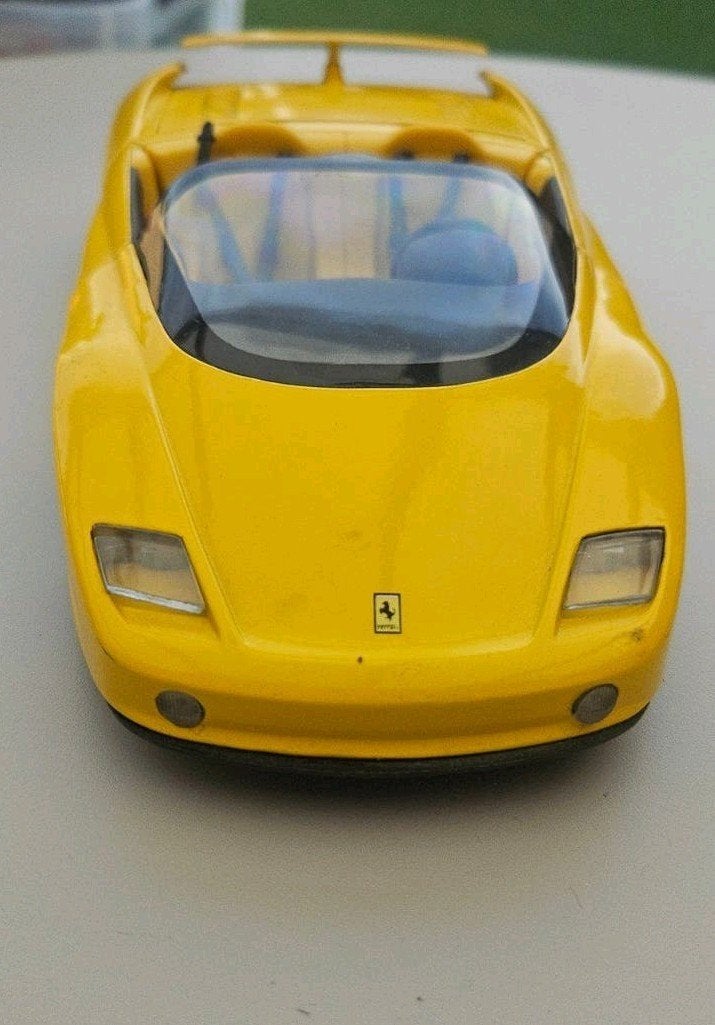 Gele Ferrari Mythos schaalmodel 1:18, Ophalen, Gebruikt, Overige typen