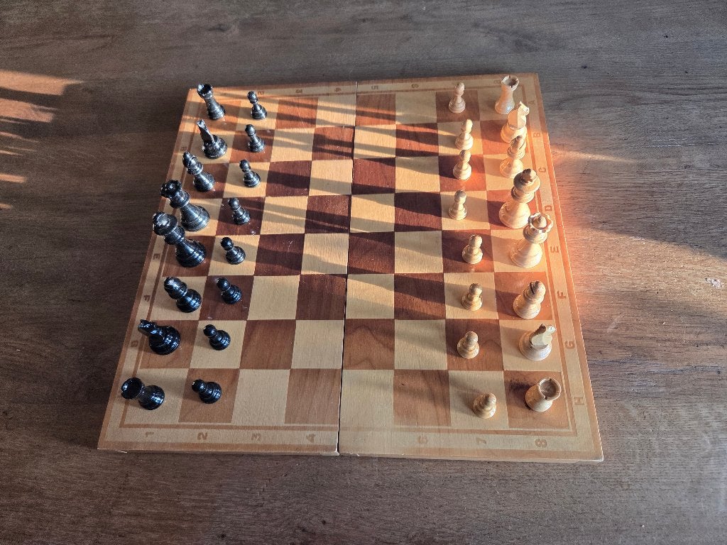 Schaakspel in houten kist  / schaakkist -  34,5x34,5cm, Hobby en Vrije tijd, Gezelschapsspellen | Bordspellen, Zo goed als nieuw