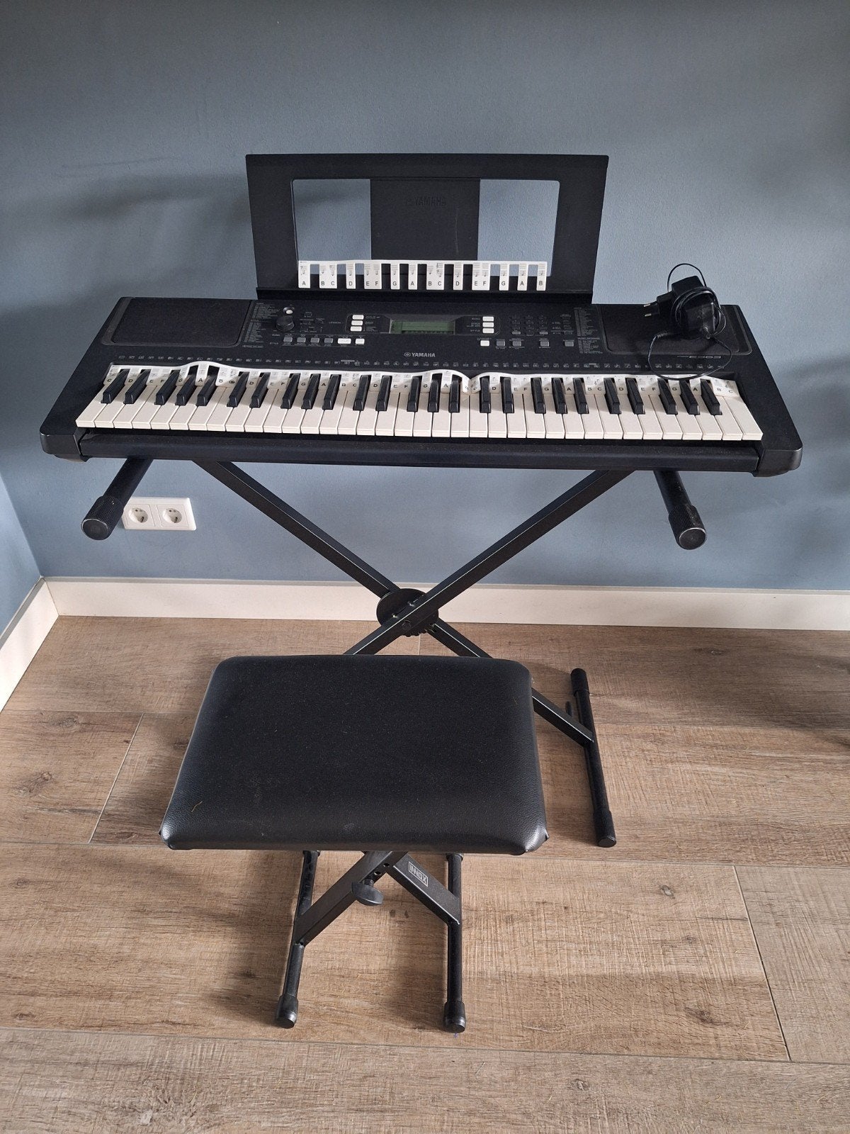 Yamaha PSR-E363 Keyboard met standaard en krukje, Muziek en Instrumenten, Keyboards, Ophalen, 61 toetsen, Midi-aansluiting, Yamaha