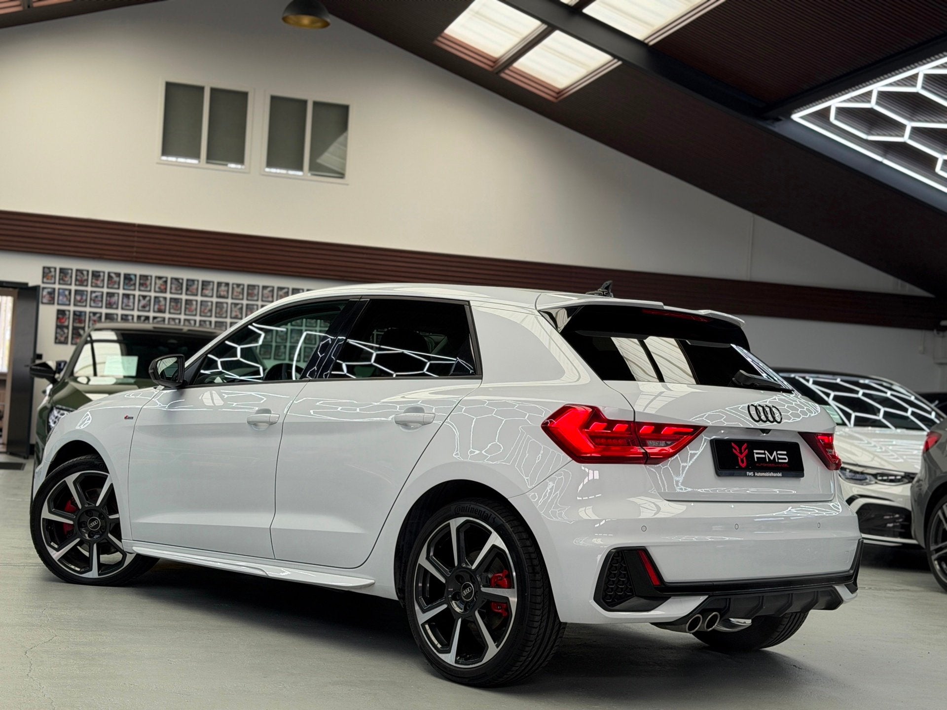Audi A1 Sportback 40 TFSI 3x S-Line CarPlay 207pk, Auto's, Audi, Zwart, 4 cilinders, Leder en Stof, Wit