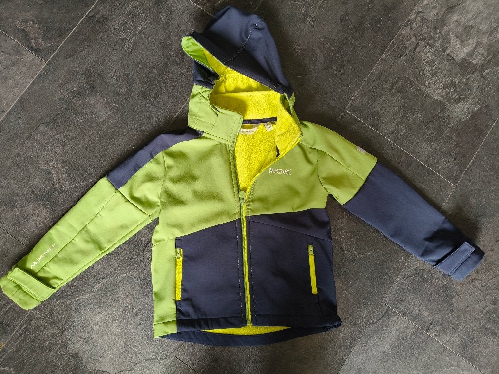 Regatta softshell jas maat 116 unisex, Kinderen en Baby's, Kinderkleding | Maat 116, Regatta, Jongen of Meisje, Ophalen of Verzenden
