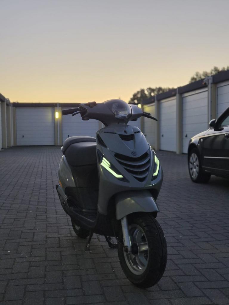Zip 2t 70cc, Fietsen en Brommers, Scooters | Piaggio, Ophalen, Tweetakt, Zo goed als nieuw, 70 cc