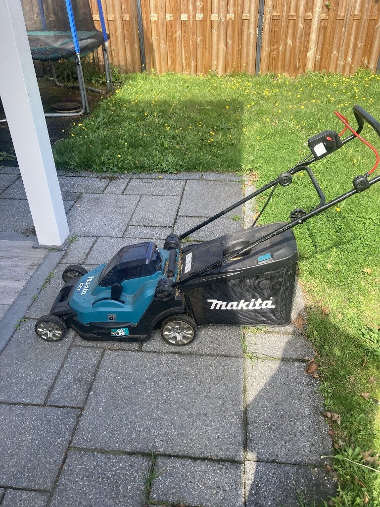 Makita DLM432Z 36V (2x18V) Accu Grasmaaier, Ophalen