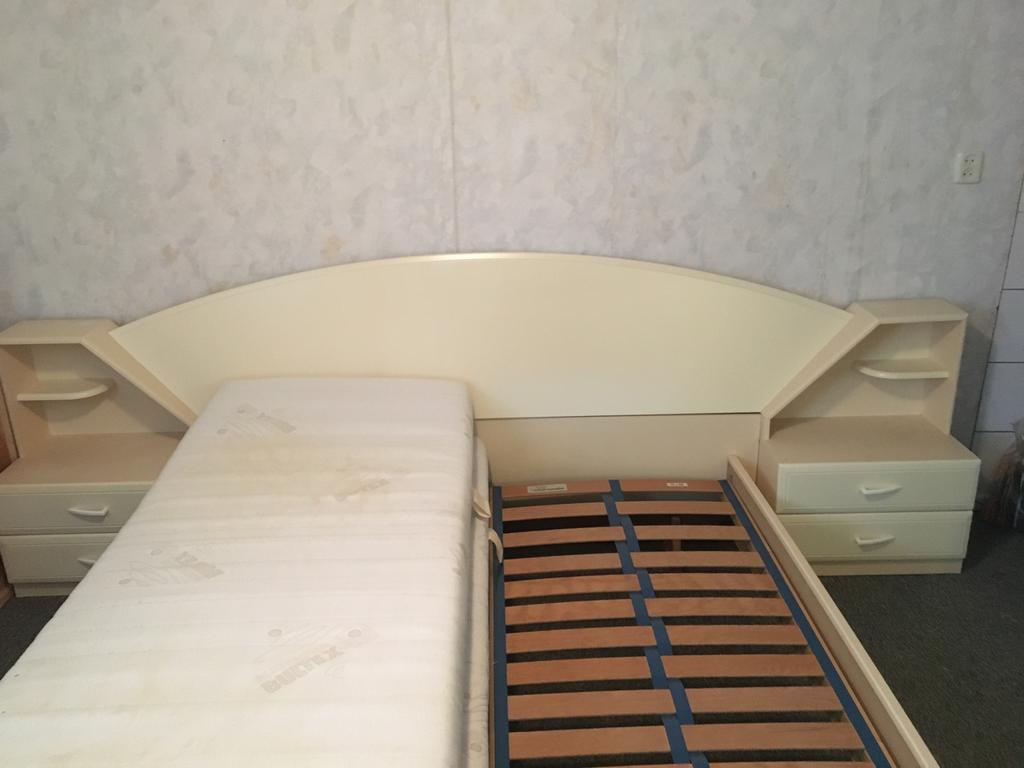 2 persoons bed, 210 cm, Tweepersoons, Ophalen of Verzenden, Zo goed als nieuw