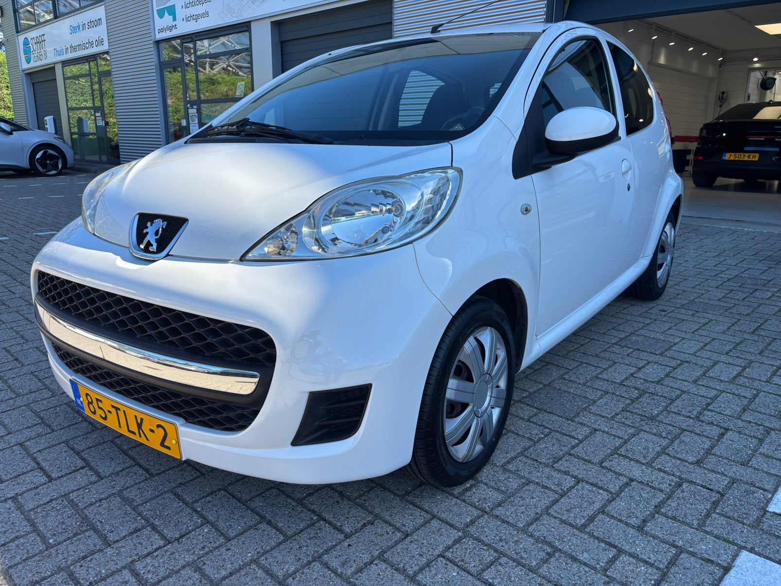 Peugeot 107 XS 1.0 12V 5DR 2012 Wit met airco, Auto's, Voorwielaandrijving, 4 stoelen, Origineel Nederlands, Handgeschakeld