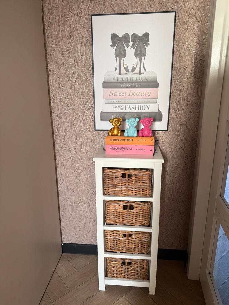 Landelijke ladenkastje met rietenmanden, Huis en Inrichting, Slaapkamer | Nachtkastjes, Ophalen, Minder dan 45 cm, 70 cm of meer