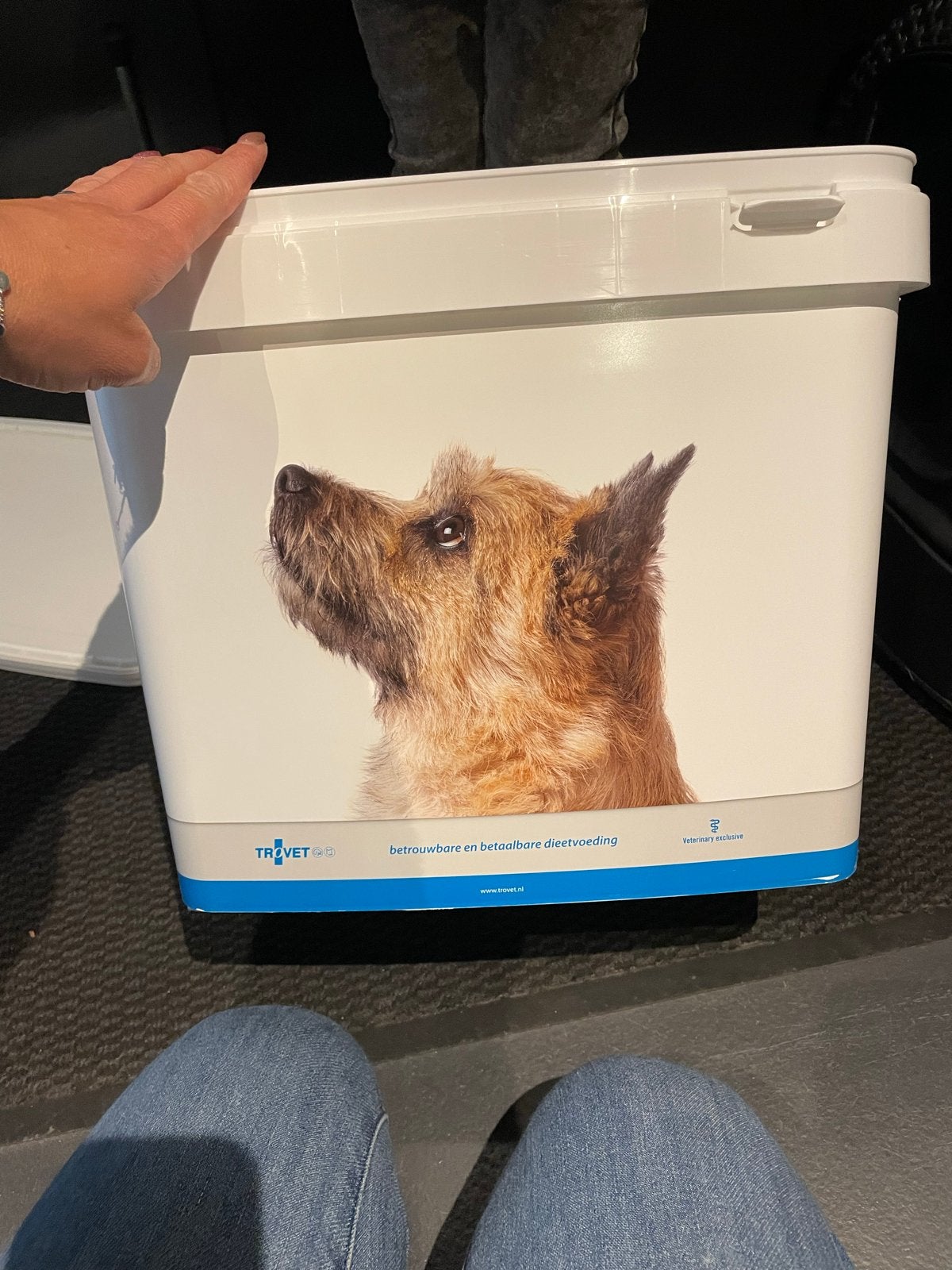 Bewaarbak dierenvoer, Ophalen, Kat