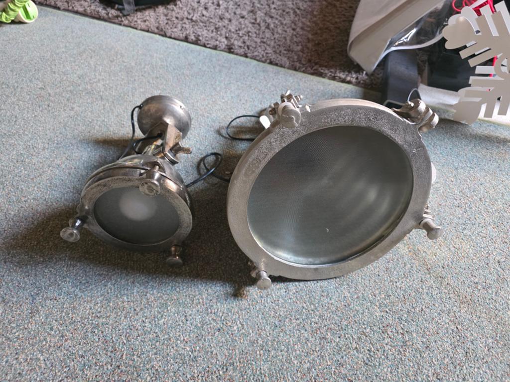 Set van 2 vintage industriële lampen / spotlights, Ophalen