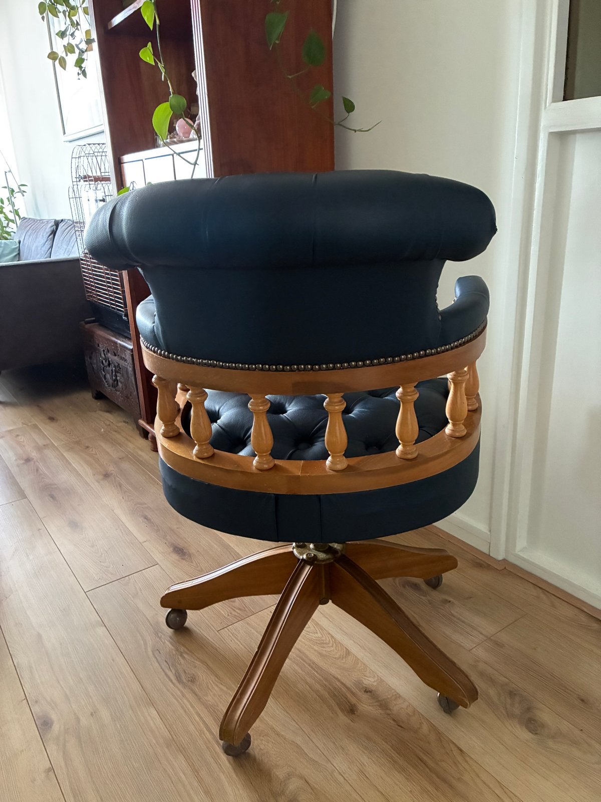 Foto 3 van Klassieke Ring Mekanikk Captain Chair
