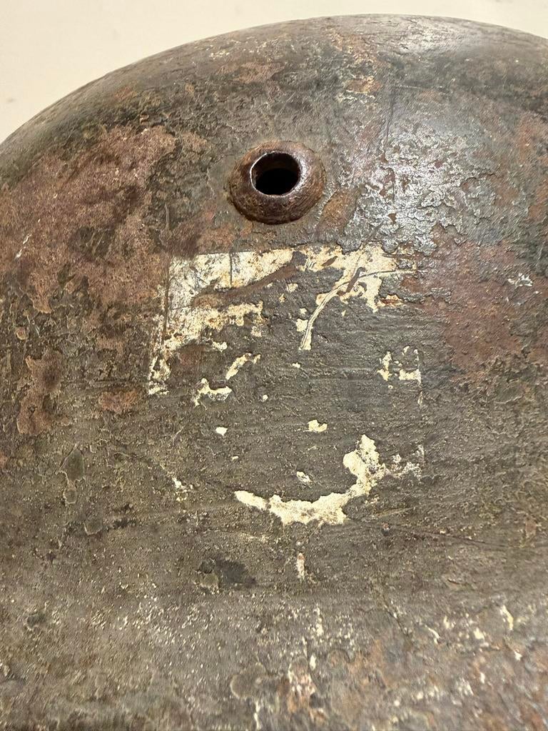 Duitse M35 Helmschaal Reissue SD XX? Battledamage groen WW2, Verzamelen, Ophalen of Verzenden, Landmacht, Duitsland, Helm of Baret