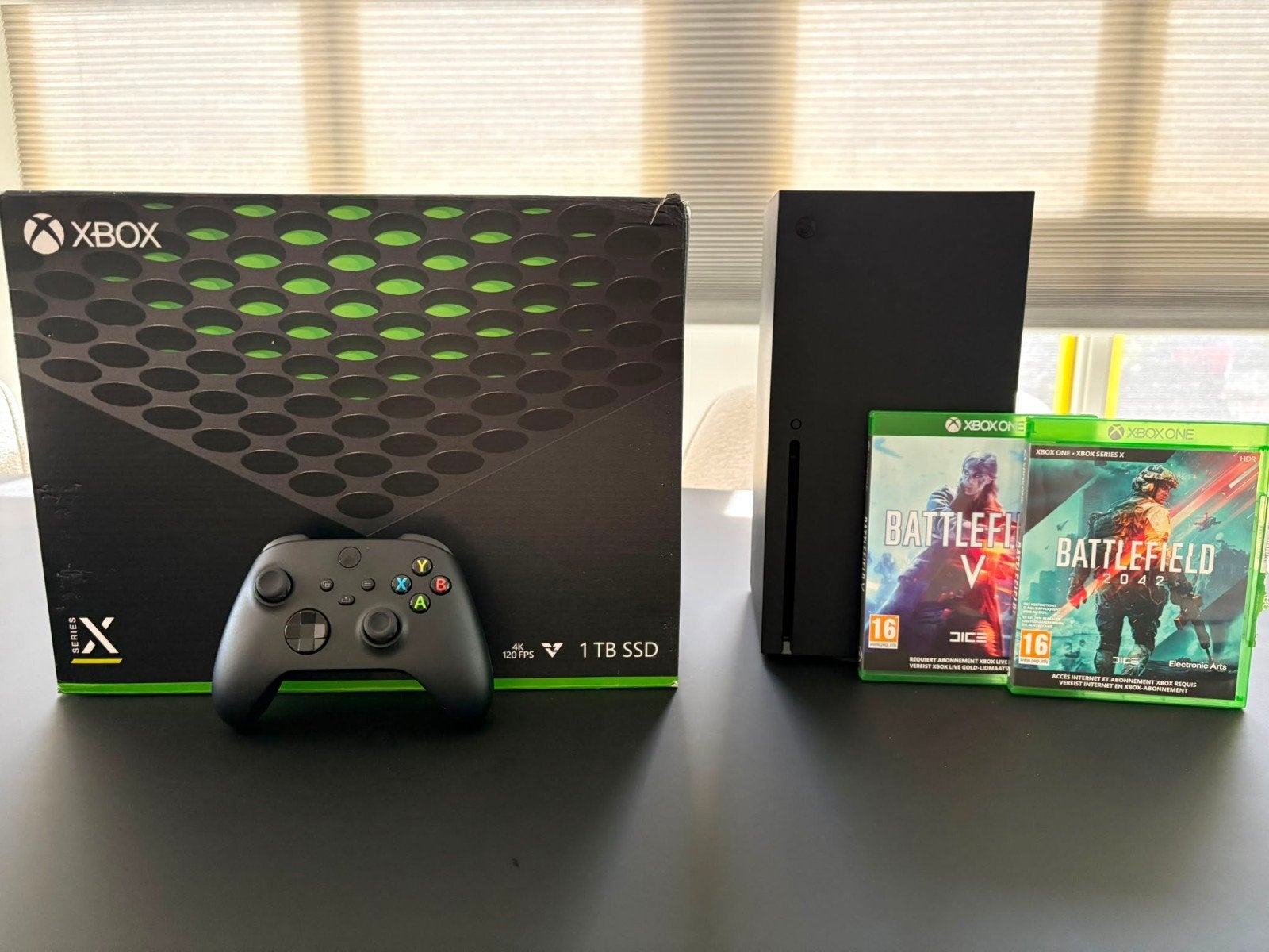 Xbox Series X 1TB SSD met controller en 2 games, Spelcomputers en Games, Ophalen of Verzenden, Zo goed als nieuw, Xbox Series X
