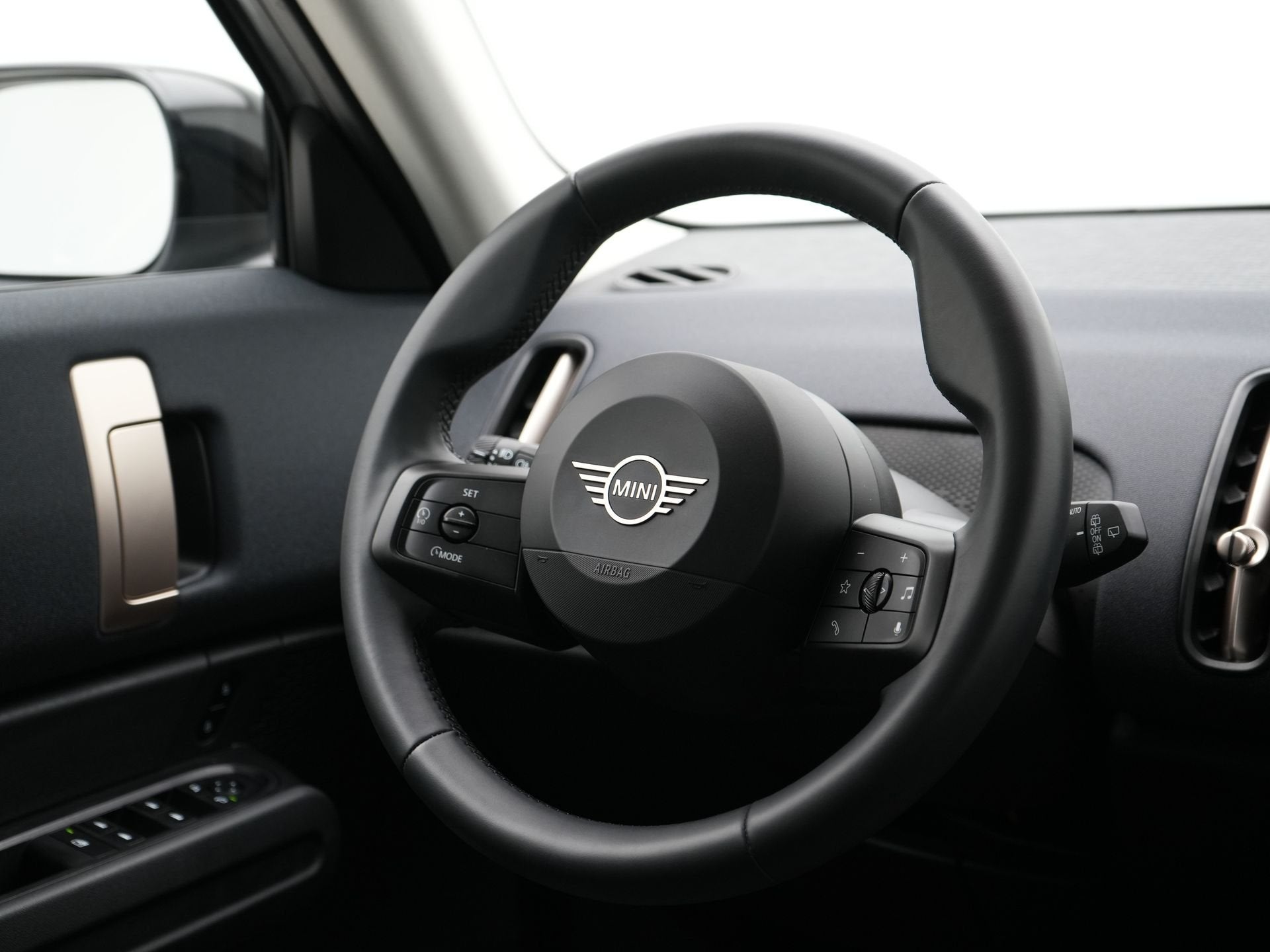 MINI Countryman E Essential Accu conditie 100% (bj 2024), Auto's, Dealer onderhouden, Stof, Gebruikt, Countryman