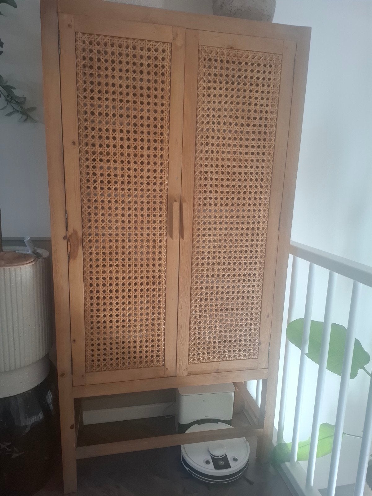 Houten kast met rotan deuren, Ophalen of Verzenden, Zo goed als nieuw