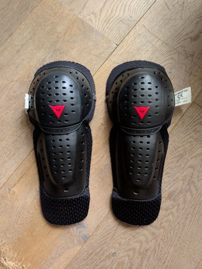 Dainese Kniebeschermers Knee Pads, Motoren, Kleding | Motorkleding, Dainese, Dames, Ophalen of Verzenden, Broek | textiel