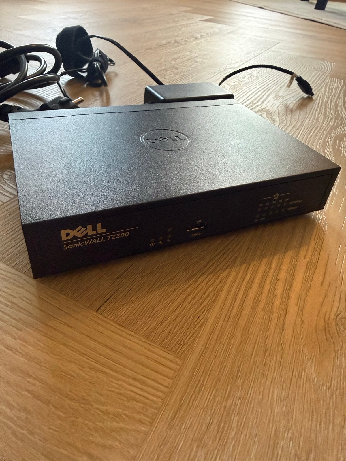 Dell SonicWall TZ300 Firewall/Router, Ophalen of Verzenden, Zo goed als nieuw, Router