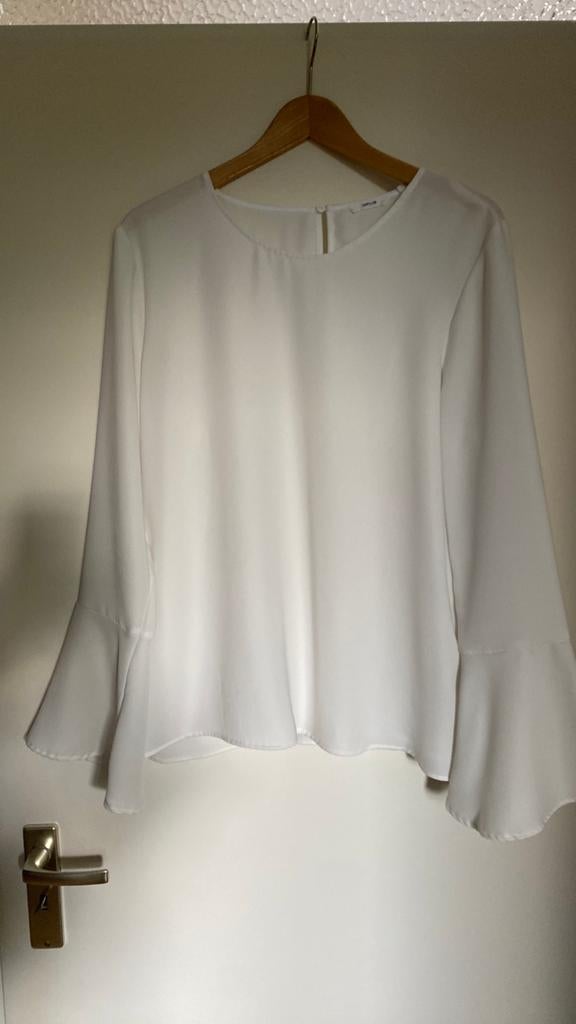 Wit/ecru blouse met trompetmouwen - Opus, Ophalen of Verzenden, Zo goed als nieuw, Maat 42/44 (L), Overige kleuren