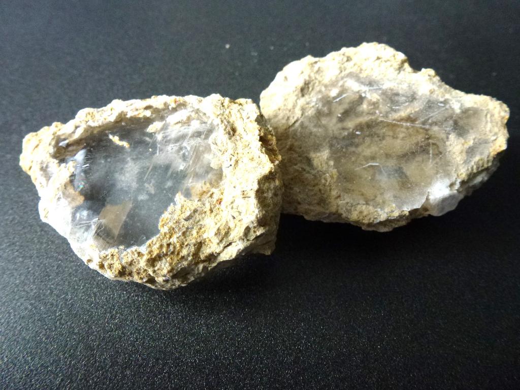 Geode met seleniet of calciet, zijn beide mineralen, Ophalen of Verzenden, Mineraal