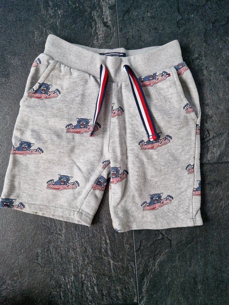 Tommy Hilfiger sweatpant shorts maat 104, Kinderen en Baby's, Kinderkleding | Maat 104, Broek, Verzenden, Jongen, Tommy Hilfiger
