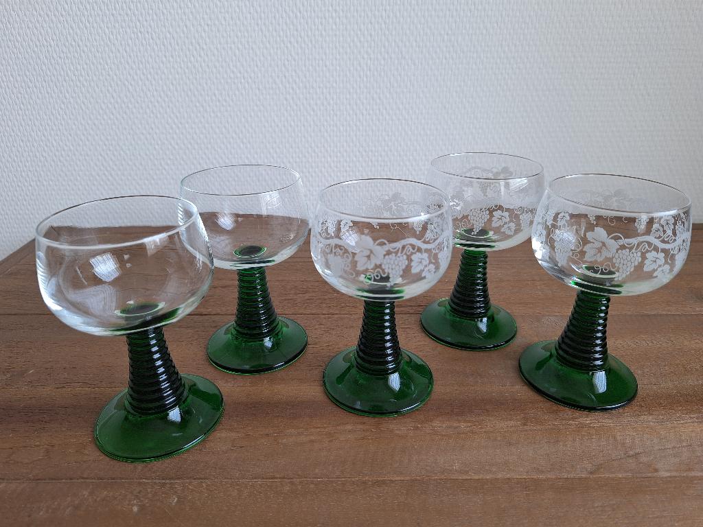Kleine Roemer glaasjes met groene voet., Ophalen, Glas of Glazen, Overige stijlen, Glas