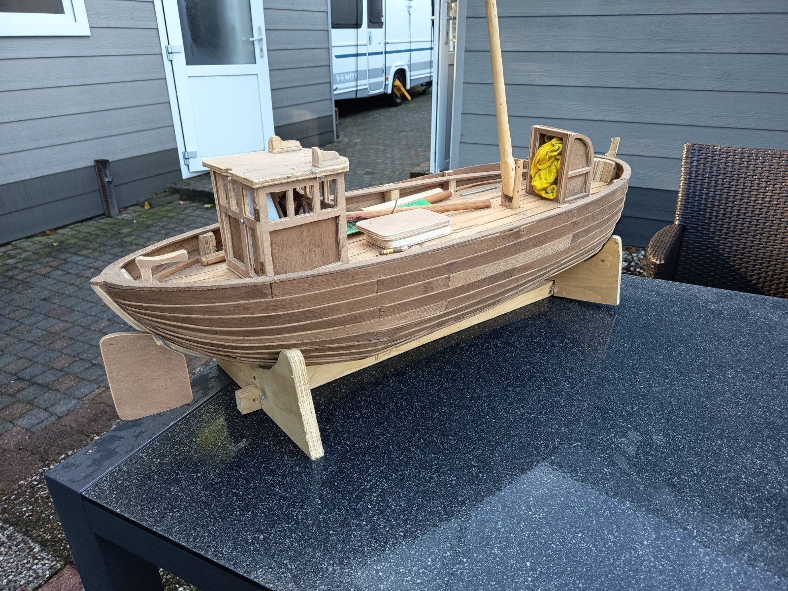 Houten scheepsmodel - Vissersboot, Ophalen