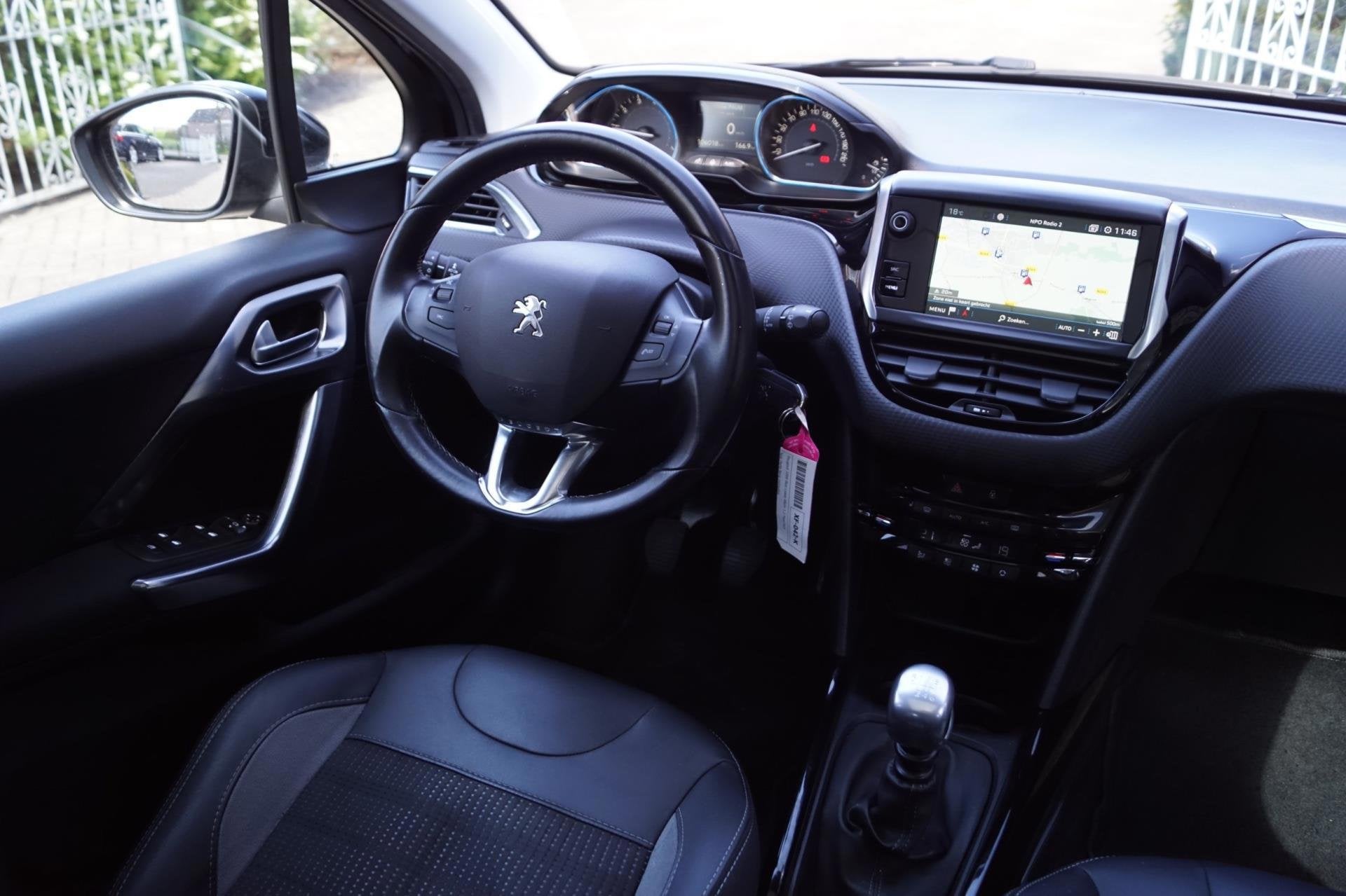 Peugeot 2008 1.2 PureTech Blue Lease Allure Panodak Half Led, Auto's, Voorwielaandrijving, 1199 cc, Leder en Stof, Origineel Nederlands